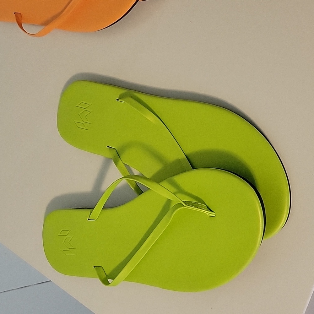 Malvados Flip Flops size 9/10